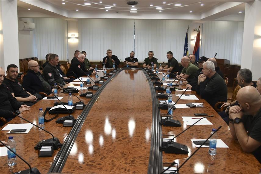 БАЊАЛУКА, 31. ЈАНУАРА /СРНА/ - Предсједник Скупштине Удружења "Ветерани Републике Српске" Душко Вукотић на консултацијама у Бањалуци са представницима ветерана из цијеле Републике Српске у вези са припремама новог закона о правима бораца.