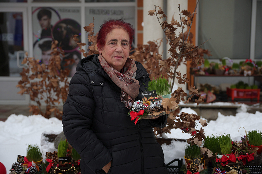 ИСТОЧНО САРАЈЕВО, 5. ЈАНУАРА /СРНА/ – Божићна атмосфера већ је завладала Источним Сарајевом, а снијежни призори додатно употпуњују празнични угођај уочи најрадоснијег хришћанског празника Божића.