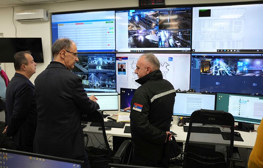 БЕОГРАД, 6. ЈАНУАРА /СРНА/ - Премијер Србије Ђуро Мацут је са министром унутрашњих послова Србије Ивицом Дачићем посјетио Сектор за ванредне ситуације МУП-а Србије.