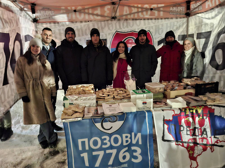 ШАМАЦ, 7. ЈАНУАРА СРНА/ - У хуманитарној акцији "Крофне из блока" организације "Срби за Србе" јутрос су у порти храма Светог великомученика Димитрија у Шамцу сакупљене 2.464 КМ, као помоћ породици Цвијановић из Пелагићева.