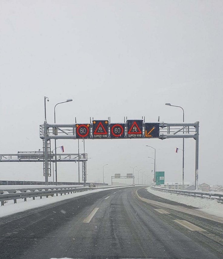 БАЊАЛУКА, 7. ЈАНУАРА /СРНА/ - Све дионице ауто-путева у Републици Српској су проходне, а возила саобраћају без застоја.
