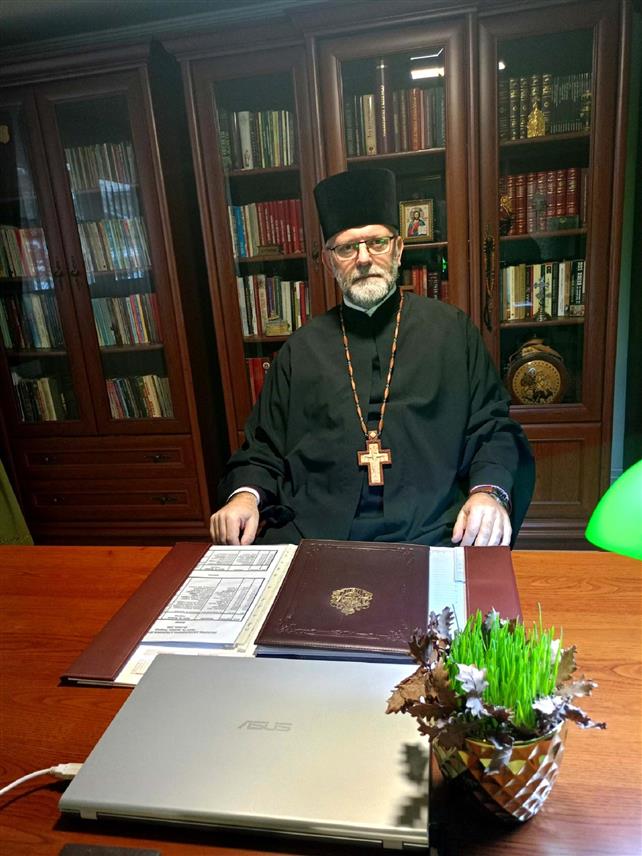 ПРЊАВОР, 7. ЈАНУАРА /СРНА/ - Старјешина Храма светог великомученика Георгија у Прњавору архијерејски намјесник прњаворски Душко Дринић рекао је да је Христово рођење позив на дубоку духовну обнову, на промјену која почиње у срцима људи и међусобним односима.
