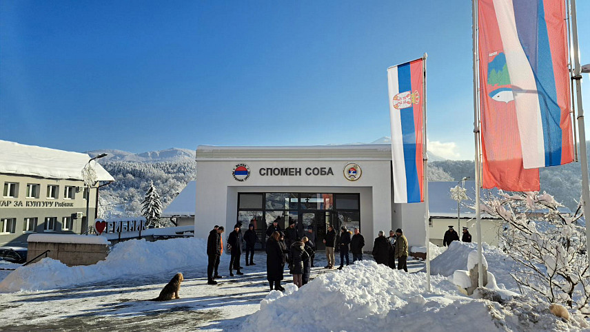 РИБНИК, 8. ЈАНУАРА /СРНА/ - У Рибнику је данас поводом Дана Републике Српске служен парастос свим погинулим борцима и цивилним жртвама у Одбрамбено-отаџбинском рату.