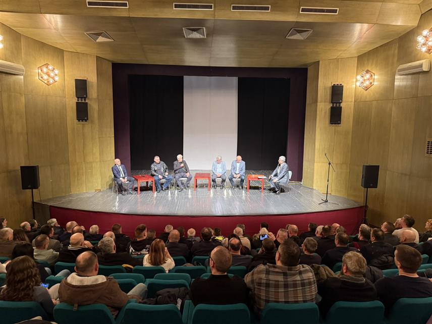 ПРИЈЕДОР, 8. ЈАНУАРА /СРНА/ - Историјски час "Ратници говоре" у Приједору, којим је Градска управа обиљежила 9. јануар - Дан Републике.