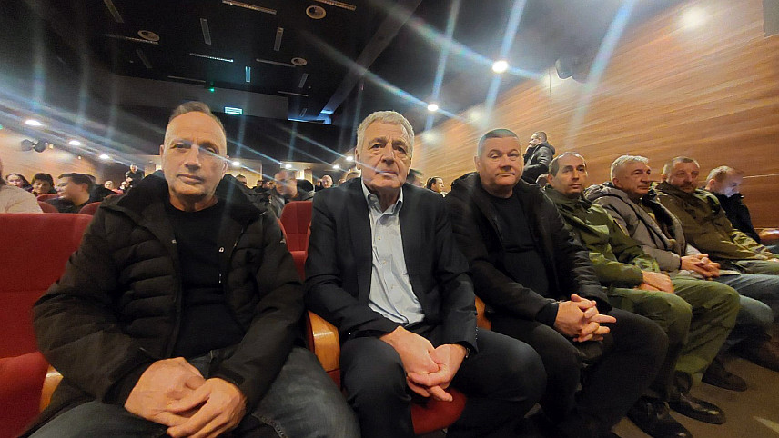 БРАТУНАЦ, 9. ЈАНУАРА /СРНА/ - Република Српска је симбол опстанка Срба са лијеве стране Дрине и гаранција слободе коју данас уживају након борбе за њену одбрану, поручено је данас из Братунца са обиљежавања 9. јануара - Дана Републике.