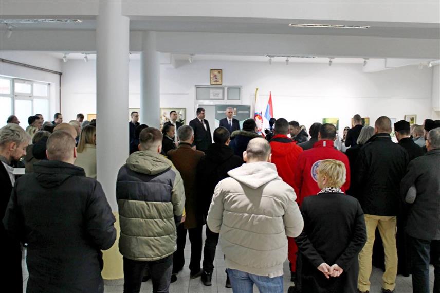 ЛОПАРЕ, 9. ЈАНУАРА /СРНА/ - У Лопарама је свечано обиљежен 9. јануар - Дан Републике Српске, уз жељу да Српска, као трајна категорија, буде вјечна. У част Дана Републике положено је цвијеће код споменика борцима погинулим у Одбрамбено-отаџбинском рату и одржан пријем у Центру за културу.