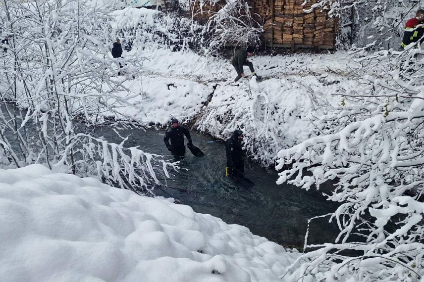 ПОДГОРИЦА, 9. ЈАНУАРА /СРНА/ - Тијело женске особе извучено је из ријеке Лим у Беранама.
