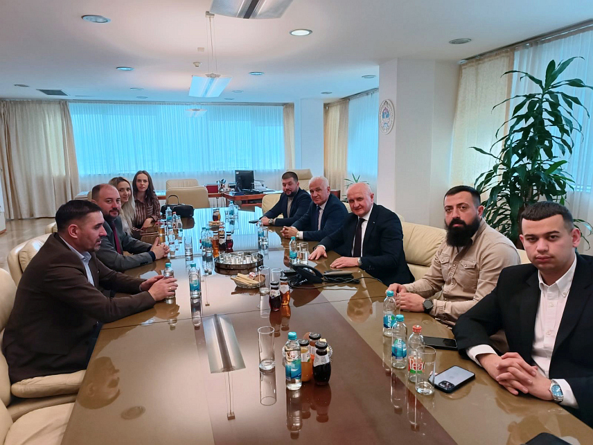 БАЊАЛУКА, 9. ЈАНУАРА /СРНА/ - Министар енергетике и рударства Петар Ђокић угостио је данас делегацију градова Липљан и Грачаница.