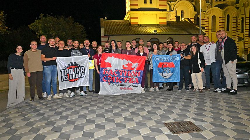 ШАМАЦ 10. ОКTОБАР /СРНА/ - Организација "Срби за Србе" организовала је у Шамцу хуманитарни "Квиз из блока", током којег је прикупљено више од хиљаду КМ за помоћ породици Благојевић из Обудовца.