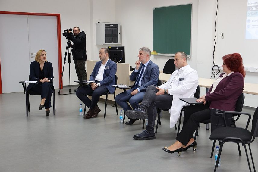 БАЊАЛУКА, 13. ОКТОБРА /СРНА/ - Циљ здравственог система у Републици Српској да се у Универзитетском клиничком центру /УКЦ/ поново покрене и унаприједи систем трансплантације органа, а постоји вјероватноћа да ће то бити омогућено до краја ове године, истакнуто је данас у Бањалуци, гдје је одржана панел-дискусија "Донација и трансплантација органа – од знања до повјерења".