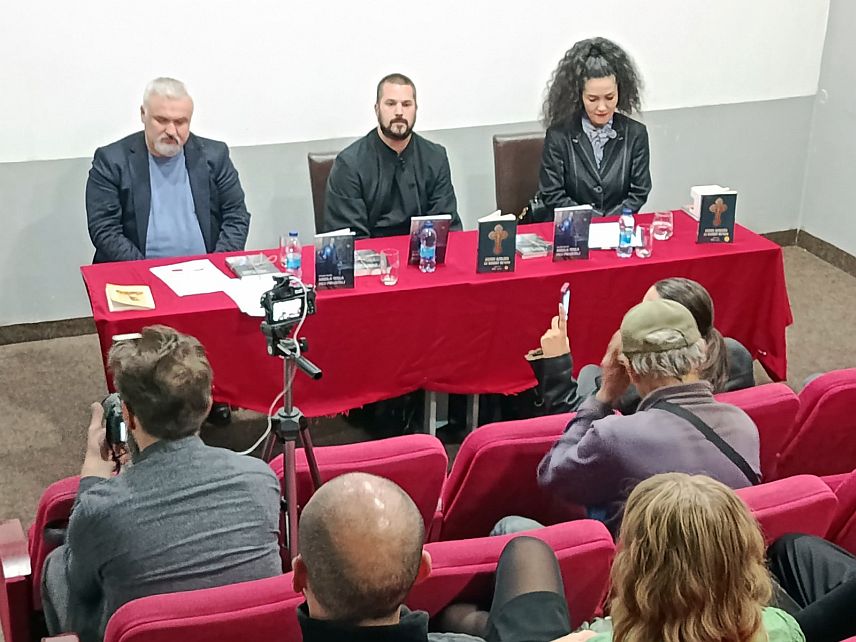 ЗВОРНИК, 13. ОКТОБРА /СРНА/ - У Зворнику је вечерас представљена књига "Поуке љубави за живот вечни", аутора Александра Цигановића, ђакона из Сремске Митровице.