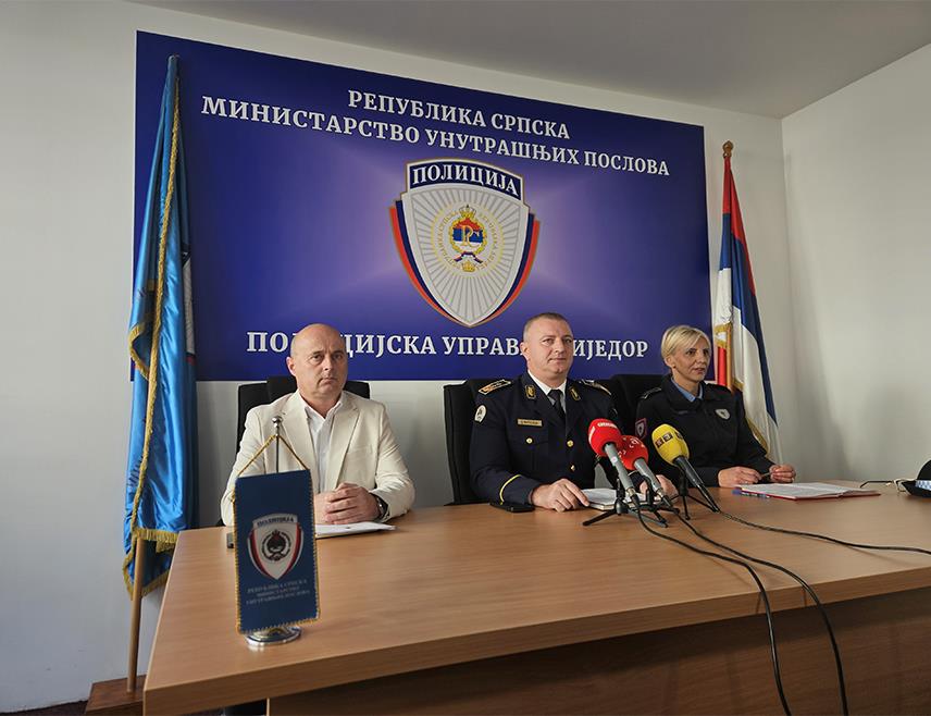 ПРИЈЕДОР, 15. ОКТОБРА /СРНА/ - Број контролисаних миграната на подручју у надлежности Полицијске управе Приједор вишеструко је повећан за девет мјесеци ове године у односу на лани, али није било кривичних дјела и прекршаја које су починили, рекли су данас представници ове управе.