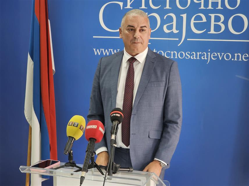 ИСТОЧНО САРАЈЕВО, 15. ОКТОБРА /СРНА/ - Вишегодишња улагања у обезбјеђивање додатних количина воде, проширење и реконструкцију водоводне мреже омогућила су да систем водоснабдијевања на подручју Источног Новог Сарајева и Источне Илиџе и у изузетно неповољним хидролошким условима за сада функционише без рестрикција, изјавио је директор Комуналног предузећа "Водовод и канализација" Источно Сарајево Љубиша Лаловић.