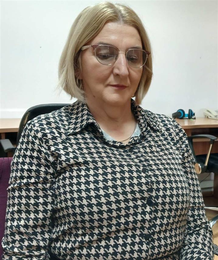 ИСТОЧНО НОВО САРАЈЕВО, 15. ОКТОБРА /СРНА/ - Весна Лаловић из Источног Новог Сарајева још у дјетињству почела је да губи вид, али није дозволила да је сљепило изолује иако је, како је рекла, уклањање предрасуда друштва често већа препрека од оних физичких.