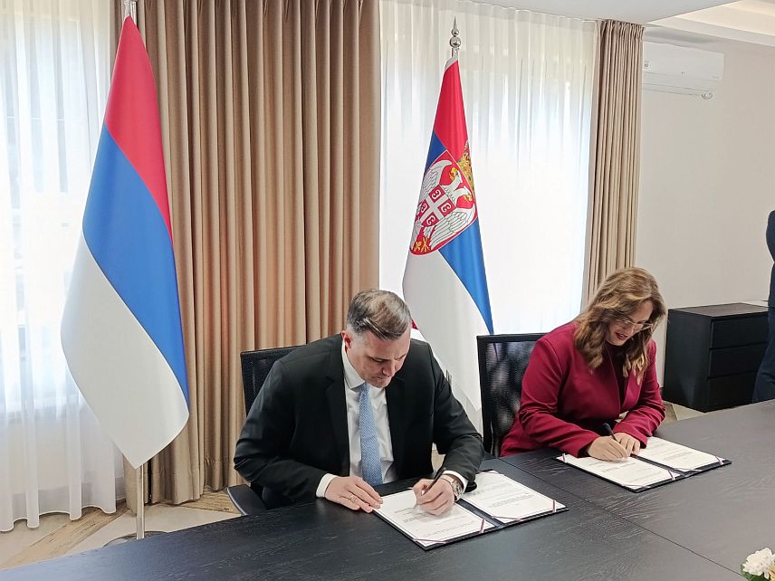 БАЈИНА БАШТА, 19. ОКТОБРА /СРНА/ - У Митровцу на Тари данас је потписан споразум о прекограничном повезивању заштићених подручја Србије и Републике Српске под заједничким називом Прекогранично подручје "Тара-Дрина"