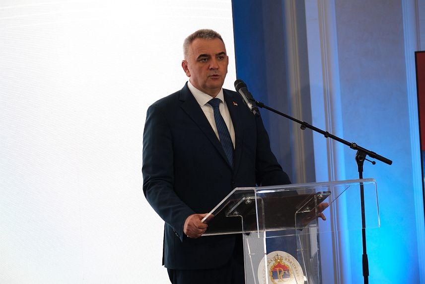 БАЊАЛУКА, 1. ОКТОБРА /СРНА/ - Предсједник Владе Републике Српске Саво Минић током обраћања на презентацији Студије изводљивости за Аеродром Бањалука.