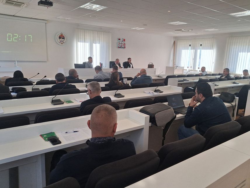 БИЛЕЋА, 20. ОКTОБРА /СРНА/ - Скупштина општине Билећа усвојила је данас одлуку о извршењу буџета општине за прву половину ове године у износу од 8.008.022 КМ.