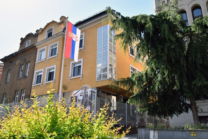 САРАЈЕВО, 21. ОКТОБРА /СРНА/ - Држављани Србије ће право гласа на парламентарним изборима у недјељу, 25. октобра, моћи да остваре на 28 бирачких мјеста у БиХ, речено је Срни у Амбасади Србије у БиХ.