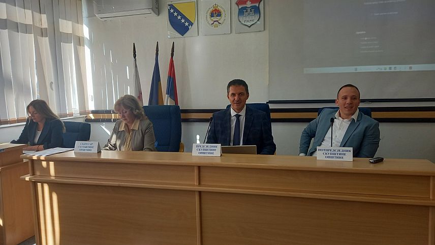 ПАЛЕ, 23. ОКТОБРА /СРНА/ - Скупштина општине Пале данас је усвојила нацрт ребаланса овогодишњег општинског буџета од 38,5 милиона КМ, што је за 10,5 милиона КМ више у односу на план за ову годину.