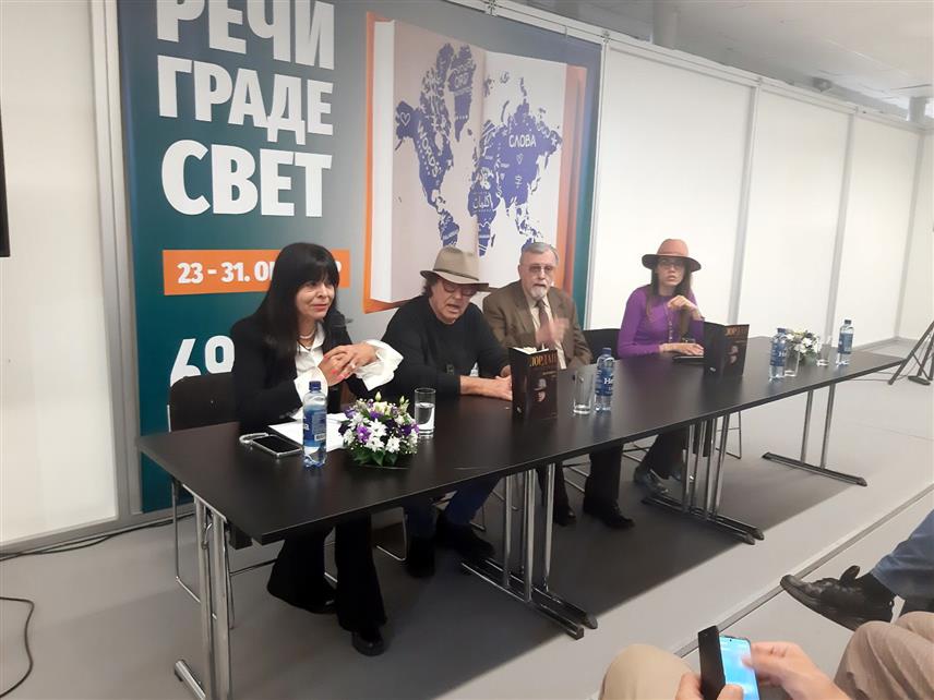 БЕОГРАД, 24. ОКТОБРА /СРНА/ - На Међународном сајму књига у Београду представљено је стваралаштво режисера Лордана Зафрановића, са фокусом на његов филм "Златни рез `42: Дјеца Козаре" о страдању српске дјеце у усташком логору Јасеновац, као и његова књига "Анатомија зла".