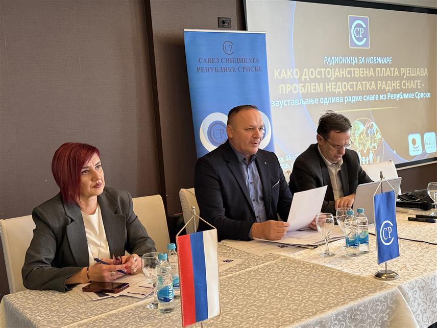 ДОБОЈ, 26. ОКТОБРА /СРНА/ - Предсједник Савеза синдиката Републике Српске Горан Станковић на радионици у Добоју о достојанственој плати.