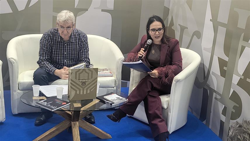 БЕОГРАД, 26. ОКТОБРА /СРНА/ - Универзитет у Бањалуци данас је на штанду Републике Српске на Међународном сајму књига у Београду представио монографију "Универзитет у Бањалуци /1975-2025/" и тројезичну књигу "Бањалука".
