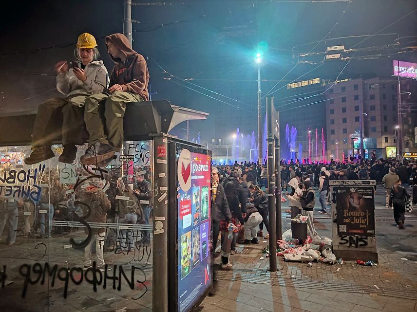 БЕОГРАД, 26. ОКТОБРА /СРНА/ - На београдском Тргу Славија завршен је скуп поводом прославе побједе Студентске листе на изборима, а организатори су позвали окупљене да се разиђу.