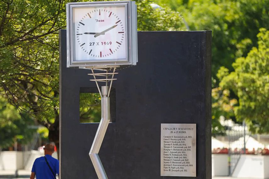 БАЊАЛУКА, 27. ОКТОБРА /СРНА/ - У Бањалуци су се јутрос у 9.11 часова огласиле сирене система за обавјештавање и узбуњивање у знак сјећања на разорни земљотрес који је град погодио прије 57 година.