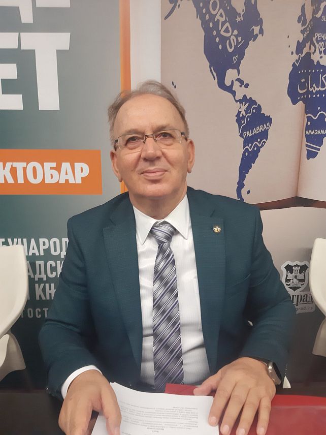 БЕОГРАД, 29. ОКТОБРА /СРНА/ - Предсједник Академије наука и умјетности Републике Српске /АНУРС/ Драгољуб Мирјанић изјавио је Срни да је данас Центру за дигитализацију Српске академије наука и уметности /САНУ/ у Београду предао седам до сада објављених томова Енциклопедије Републике Српске, чиме је почела дигитализација овог значајног пројекта.