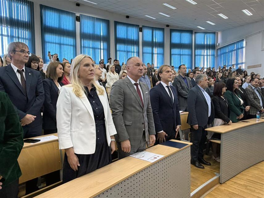 БИЈЕЉИНА, 2. ОКТОБРА /СРНА/ - У Бијељини је данас српски члан Предсједништва БиХ Жељка Цвијановић свечано отворила Међународни научни скуп "Наука и настава данас", који ће окупити истраживаче, универзитетске наставнике, стручњаке и практичаре из бројних образовних и научноистраживачких институција.