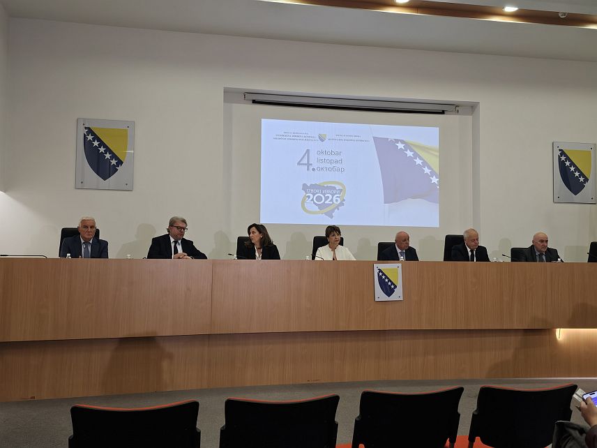 САРАЈЕВО, 2. ОКТОБРА /СРНА/ - Конференција за новинаре Централне изборне комисије /ЦИК/ у Сарајеву.