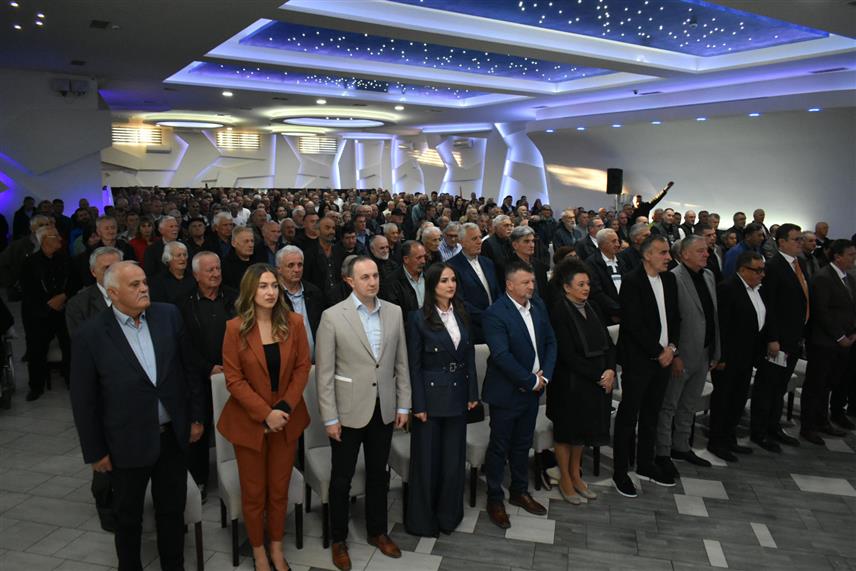 СОКОЛАЦ, 2. ОКТОБРА /СРНА/ - Предизборна трибина СДС-а на Сокоцу.