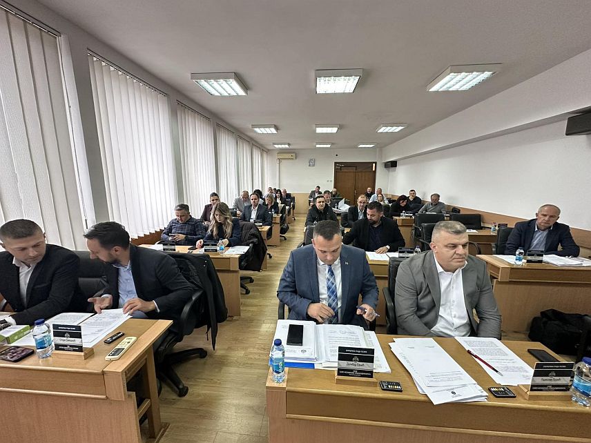 ТЕСЛИЋ, 30. ОКТОБРА /СРНА/ - Скупштина града Теслића усвојила је данас Нацрт другог ребаланса буџета у овој години у износу од 58.150.000 КМ, који је за 9.600.000 КМ већи од првог.