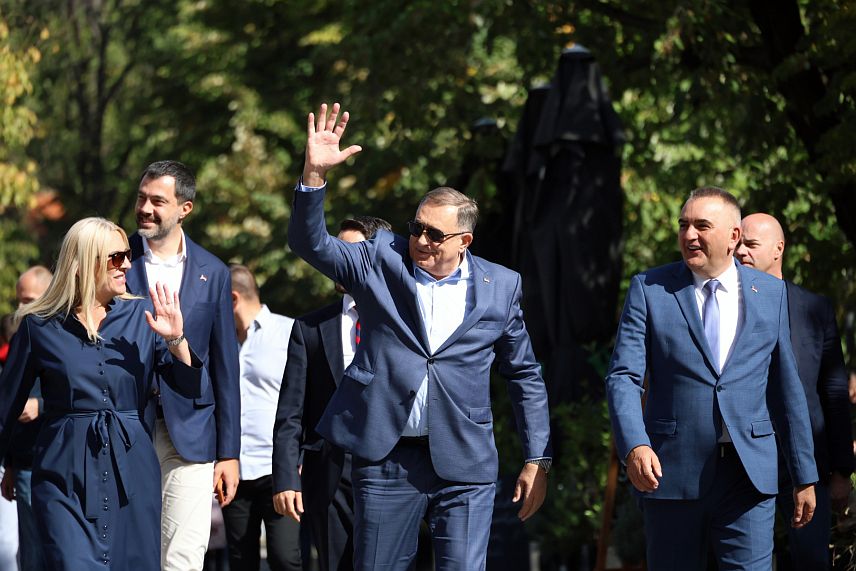 БАЊАЛУКА, 5. ОКТОБРА /СРНА/ - Предсједник СНСД-а Милорад Додик истакао је да је бескрајно захвалан народу који је на изборима препознао и наградио сваку борбу које се руководство Српске није уплашило и сваку побједу извојевану заједно са српским народом. /фото: Борислав Здриња/