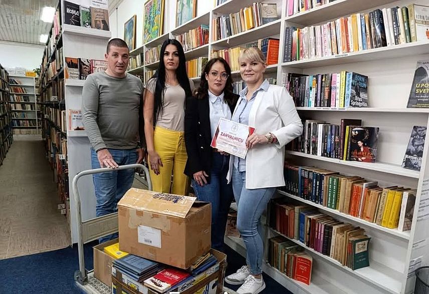СОКОЛАЦ, 7. ОКТОБРА /СРНА/ - Матична библиотека Источно Сарајево донирала је 140 књига библиотеци Завода за форензичку психијатрију на Сокоцу које ће бити кориштене у оквиру библиотерапије.