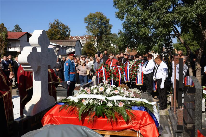 БАЊАЛУКА, 7. ОКТОБРА /СРНА/ - Некадашњи предсједник Републике Српске Биљана Плавшић сахрањена данас на бањалучком гробљу Свети Пантелија уз највише почасти, те у присуству највиших званичника Српске и великог броја грађана. /фото: Борислав Здриња/