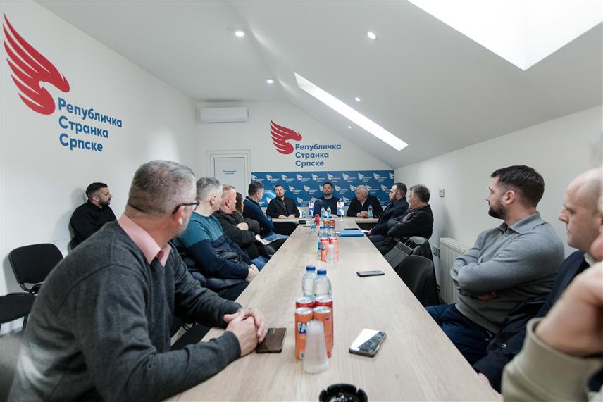 БИЈЕЉИНА, 11. ФЕБРУАРА /СРНА/ - Републичка странка Српске /РСС/ припрема се за предстојеће опште изборе, али и наставља ширење мреже општинских и градских одбора, па ће убрзо услиједити отварање канцеларија у Бањалуци и на подручју Херцеговине.