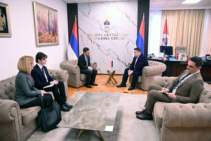 БАЊАЛУКА, 11. ФЕБРУАРА /СРНА/ - Предсједик Народне скупштине Ненад Стевандић истакао је у разговору са шефом политичког одјељења Амбасаде Велике Британије у БиХ Едом Мајлсом да је приоритет Републике Српске очување мира и стабилности, али и заштита њених уставних и дејтонских права.