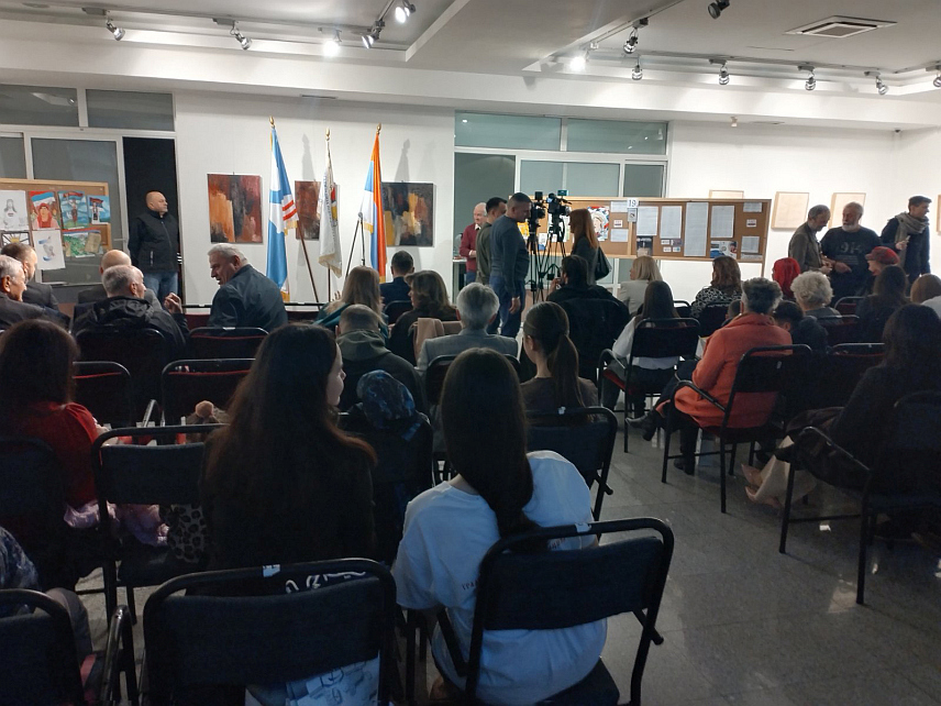 БИЈЕЉИНА, 11. ФЕБРУАРА /СРНА/ - Министар рада и борачко-инвалидске заштите Републике Српске Радан Остојић је присуствовао додјели награда побједницима регионалног литерарног и ликовног конкурса Градске борачке организације Бијељина за ученике основних школа на тему "Републико Српска, у срцу те носим, тобом се поносим" у чијем је покретању и сам учествовао прије 19 година.