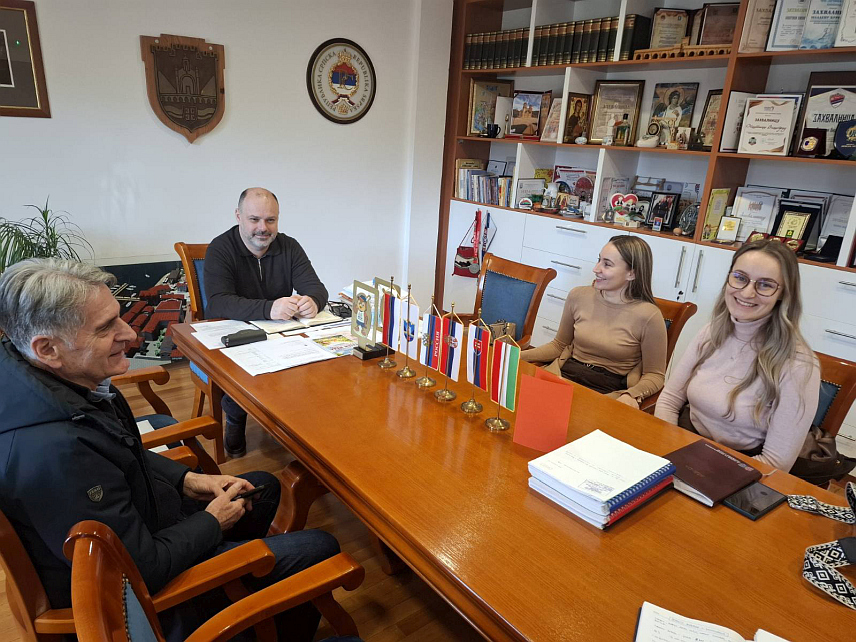 ВИШЕГРАД, 12. ФЕБРУАРА /СРНА/ - Начелника општине Вишеград Младен Ђуревић састао се данас са предсједником општинске Борачке организације Светозаром Гузином.