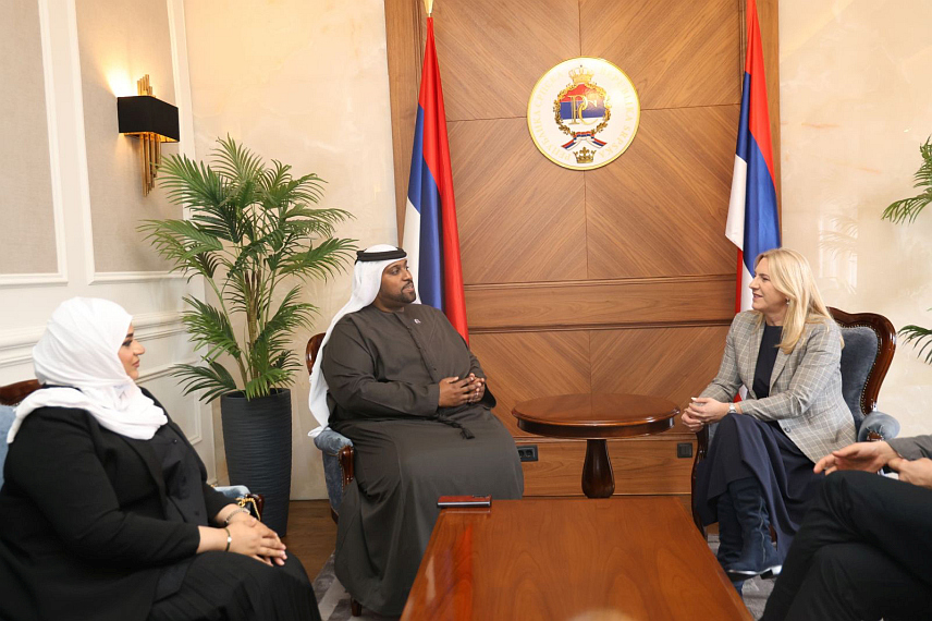 САРАЈЕВО, 12. ФЕБРУАРА /СРНА/ - Српски члан Предсједништва БиХ Жељка Цвијановић и представник компаније "Ал Матија инвестмент груп" из Дубаија Џум Мадани разговарали су о пословном форуму Републике Српске и Уједињених Арапских Емирата, који би ове године требало да се одржи у Бањалуци, и о Међународном инвестиционом форуму у Дубаију, који ће бити одржан крајем априла.