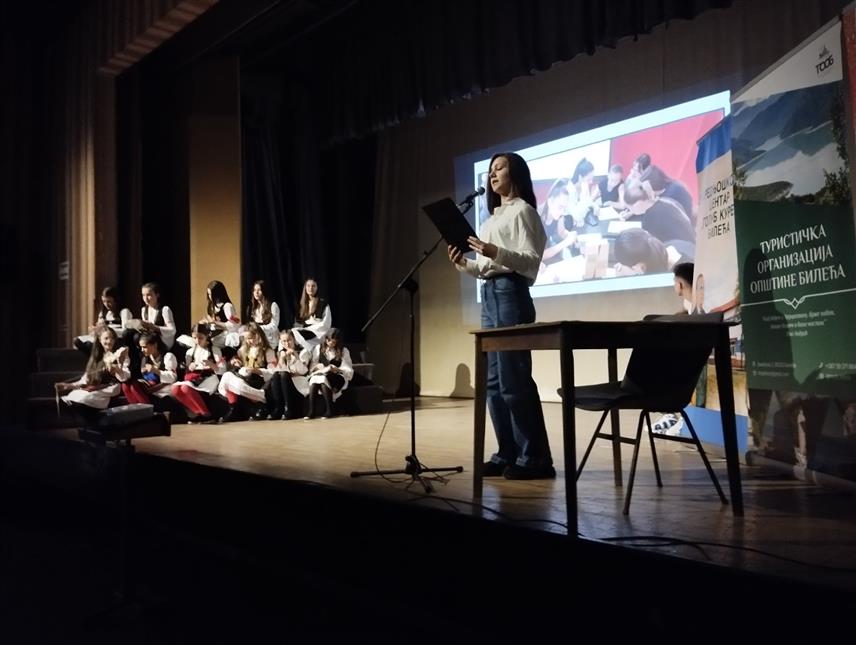 БИЛЕЋА, 12. ФЕБРУАРА /СРНА/ - Прва туристичка брошура о Билећи на четири језика представљена је данас у том граду, а циљ је да допринесе бољој туристичкој промоцији знаменитости Билеће.