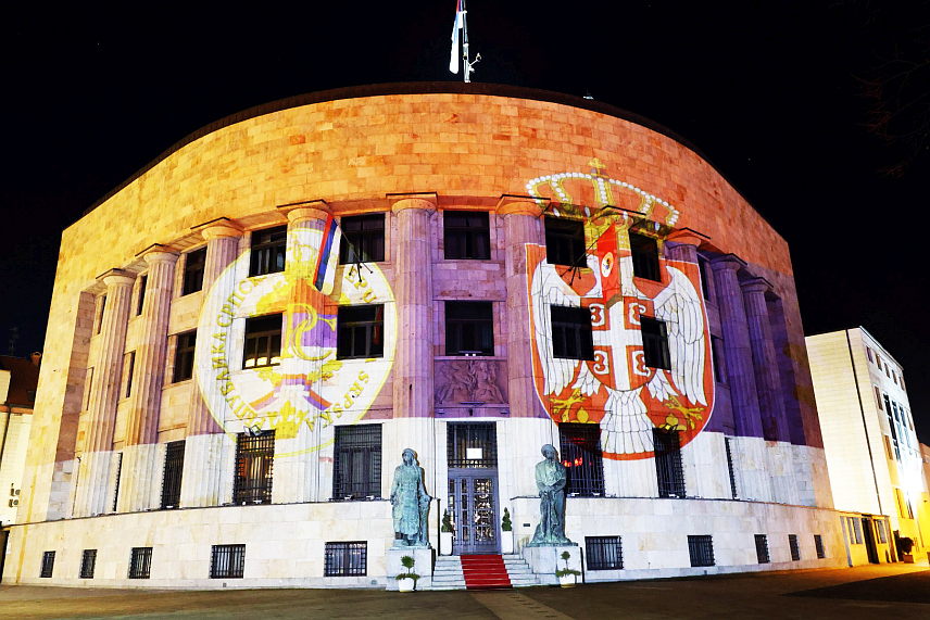 БАЊАЛУКА, 13. ФЕБРУАРА /СРНА/ - Палата Републике у Бањалуци вечерас је освијeтљена бојама застава Републике Српске и Србије, поводом обиљежавања Сретења - Дана државности Српске и Дана државности Србије.
