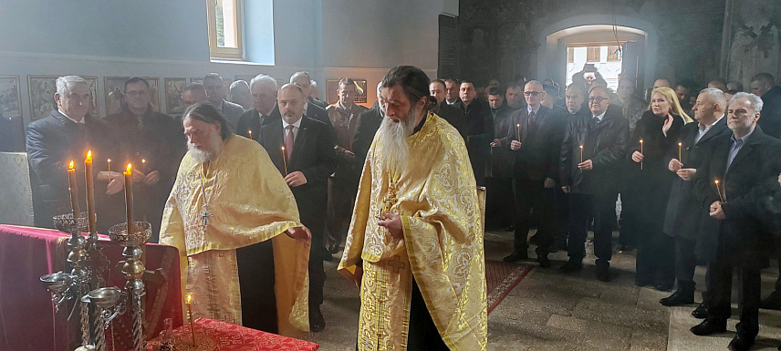 ВИШЕГРАД, 14. ФЕБРУАРА /СРНА/ - У Манастиру Успења Пресвете Богородице служен је помен за све страдале српске борце ослободилачких ратова којем присуствују министар рада и борачко-инвалидске заштите Радан Остојић, изасланик српског члана Предсједништва БиХ Бошко Томић, делегација Народне скупштине Републике Српске.