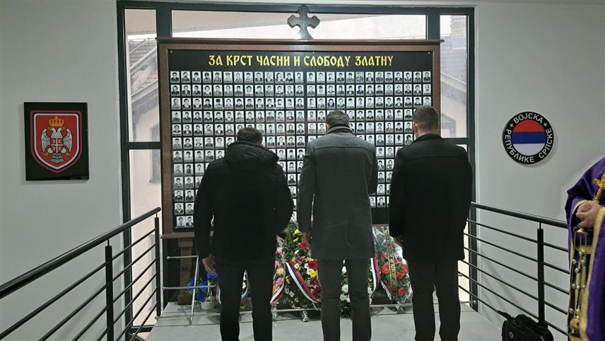 РИБНИК, 14. ФЕБРУАРА /СРНА/ - У Горњем Рибнику данас је обиљежен Дан бораца, а тим поводом служен је парастос и положени су вијенци у спомен-соби за 303 погинула борца Војске Републике Српске.