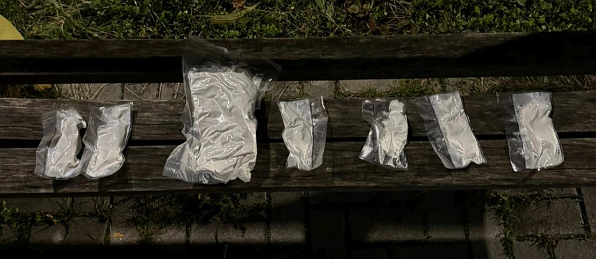 ТУЗЛА, 14. ФЕБРУАРА /СРНА/ - Пет лица ухапшено је на подручју Тузланског кантона због сумње да су починила кривична дјела неовлаштена производња и стављање у промет опојних дрога.