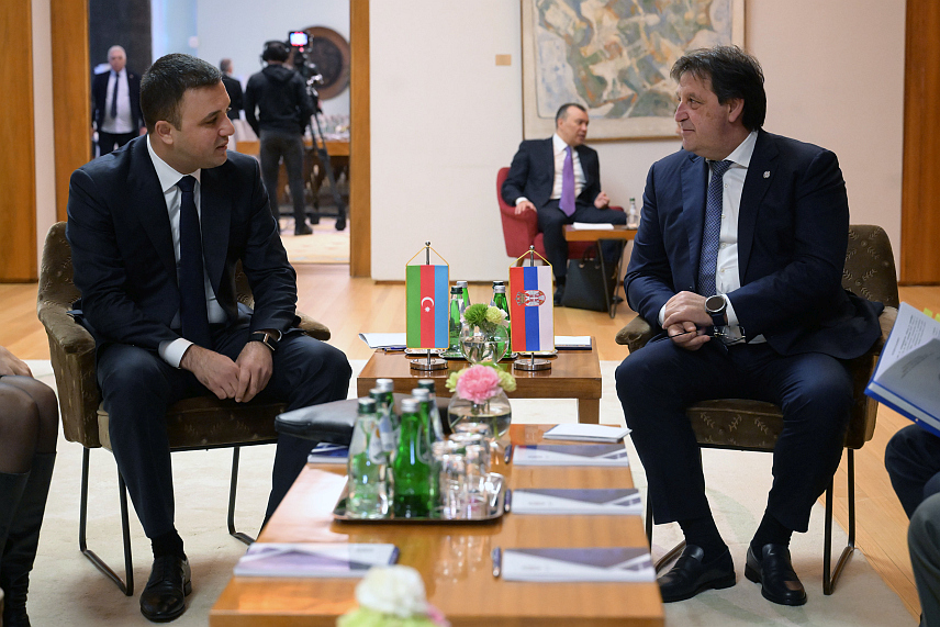 БЕОГРАД, 15. ФЕБРУАРА /СРНА/ - Министар одбране Србије Братислав Гашић разговарао је са замјеником министра одбране Азербејџана Агилом Гурбановим о сарадњи у области одбране и њеном унапређењу.