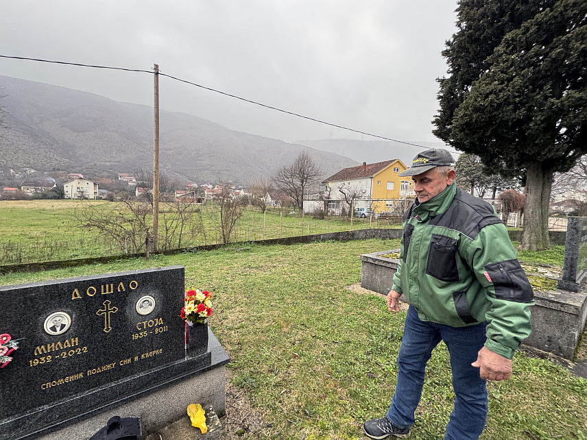 МОСТАР, 15. ФЕБРУАРА /СРНА/ - Мостарски Срби, чији су преци вијековима сахрањивани на два православна гробља у насељу Врапчићи, једва проналазе ријечи да опишу бол коју осјећају након сазнања да су им гробови предака, цркве и капеле отети и уписани у власништво "државе".