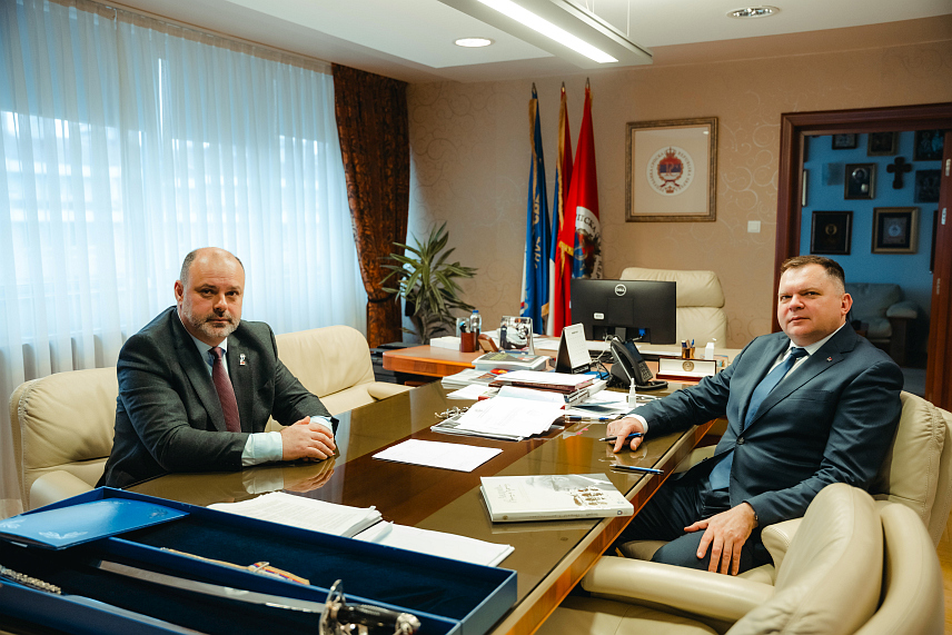 БАЊАЛУКА, 17. ФЕБРУАРА /СРНА/ - Министар унутрашњих послова Републике Српске Жељко Будимир разговарао је данас у Бањалуци са начелником општине Вишеград Младеном Ђуревићем.