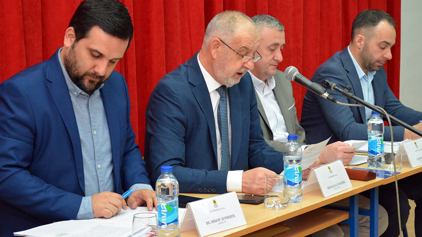 ДОБОЈ, 17. ФЕБРУАРА /СРНА/ - Предсједник Скупштине града Добоја Зоран Благојевић током сједница Скупштине.